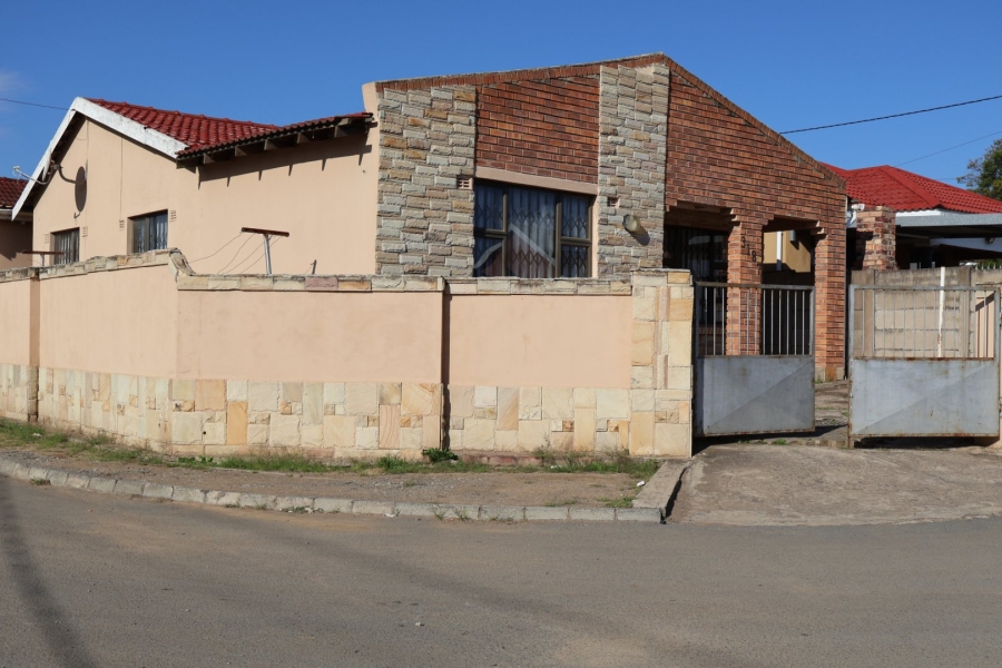 4 Bedroom Property for Sale in Zwelitsha Eastern Cape